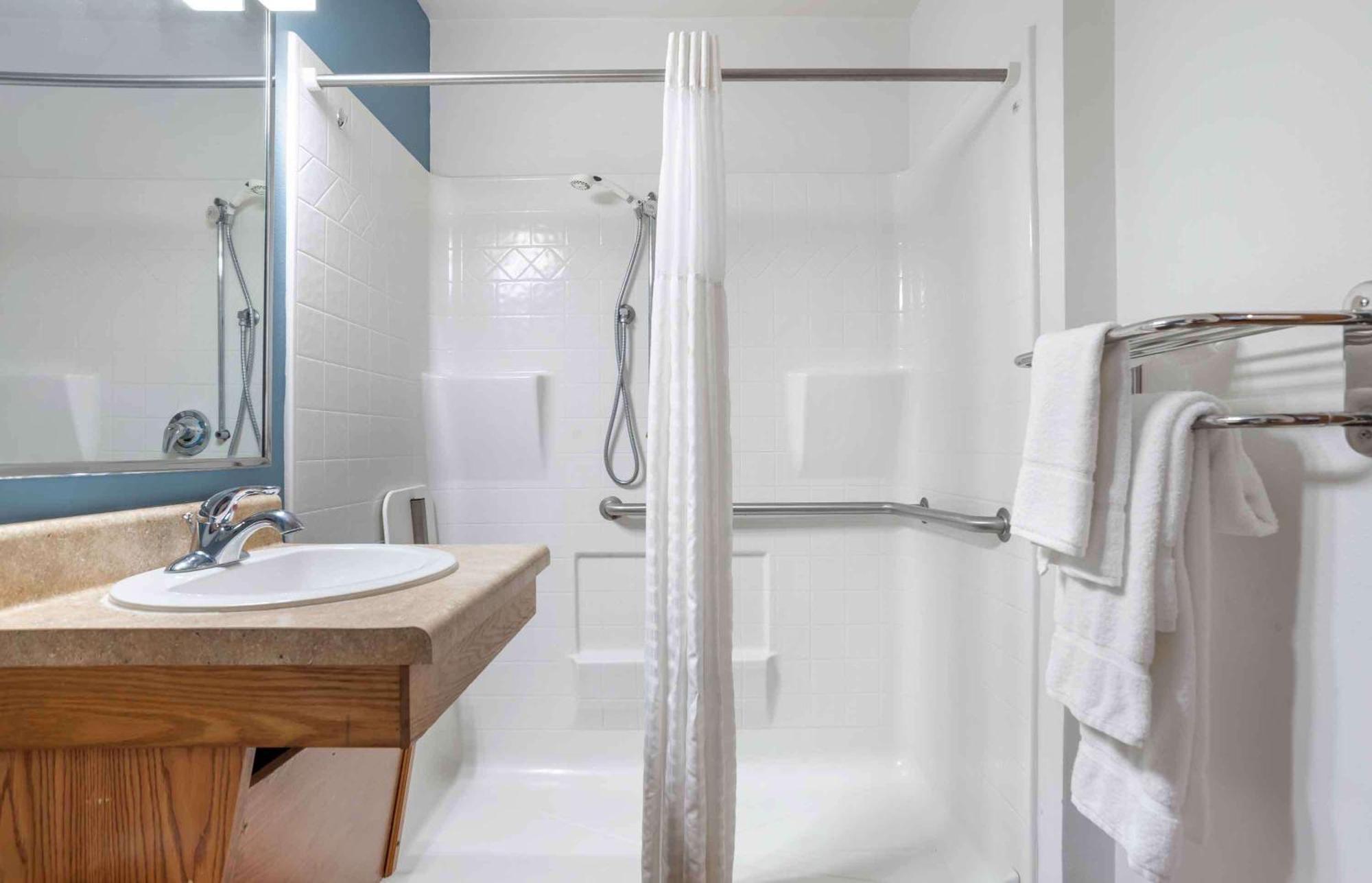 Extended Stay America Select Suites - Cleveland - Airport Exteriör bild