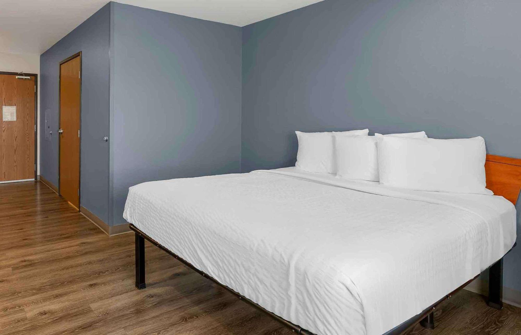 Extended Stay America Select Suites - Cleveland - Airport Exteriör bild