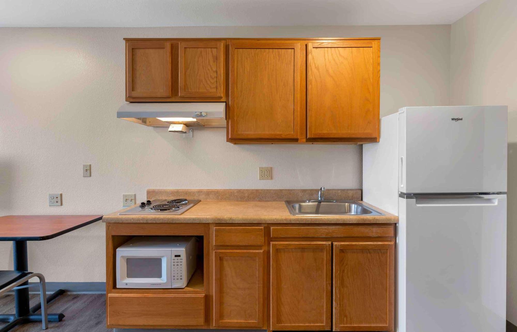Extended Stay America Select Suites - Cleveland - Airport Exteriör bild