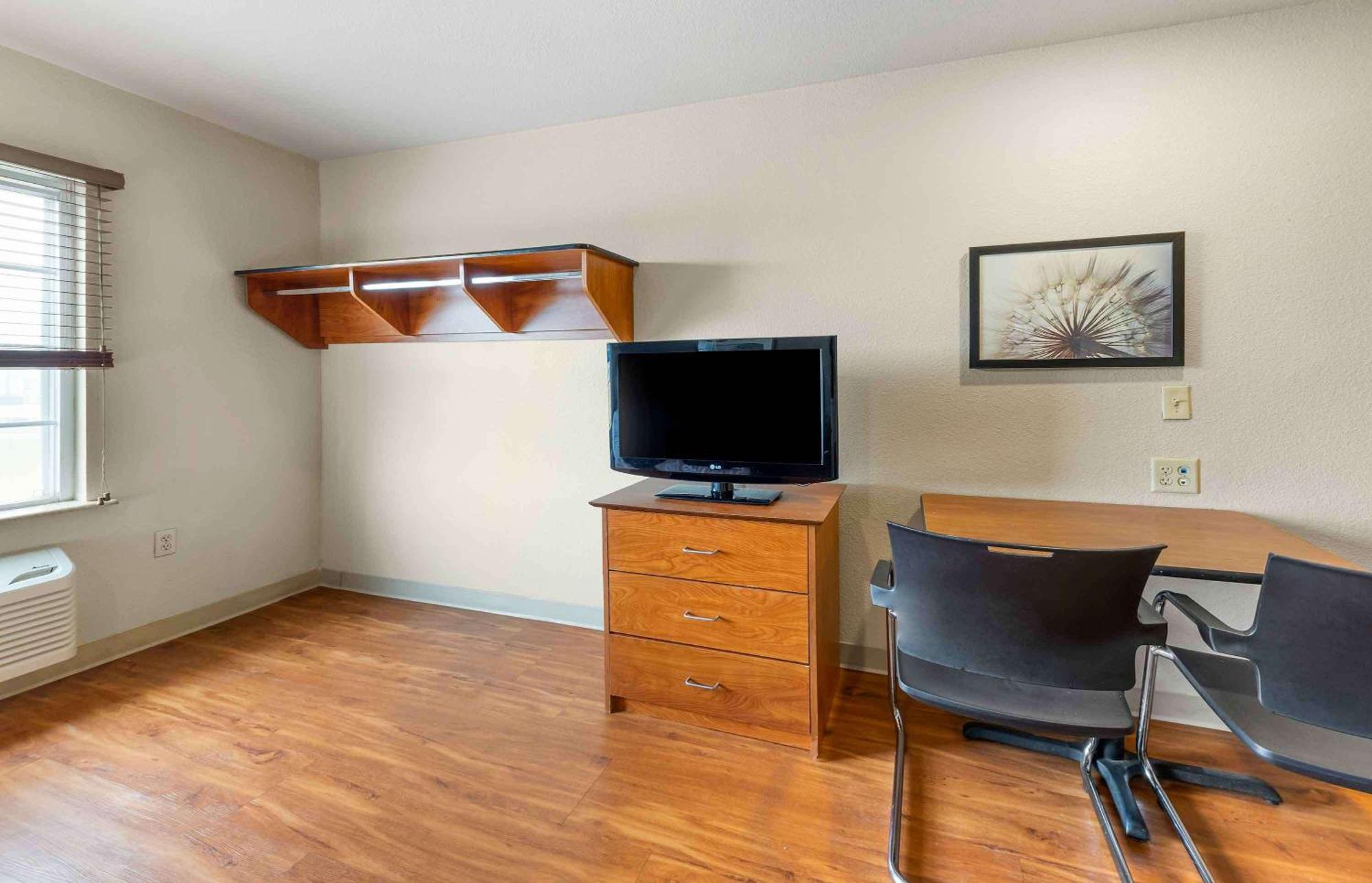 Extended Stay America Select Suites - Cleveland - Airport Exteriör bild
